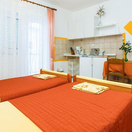 Lovely Apartment In Omis With Kitchenette Exterior foto