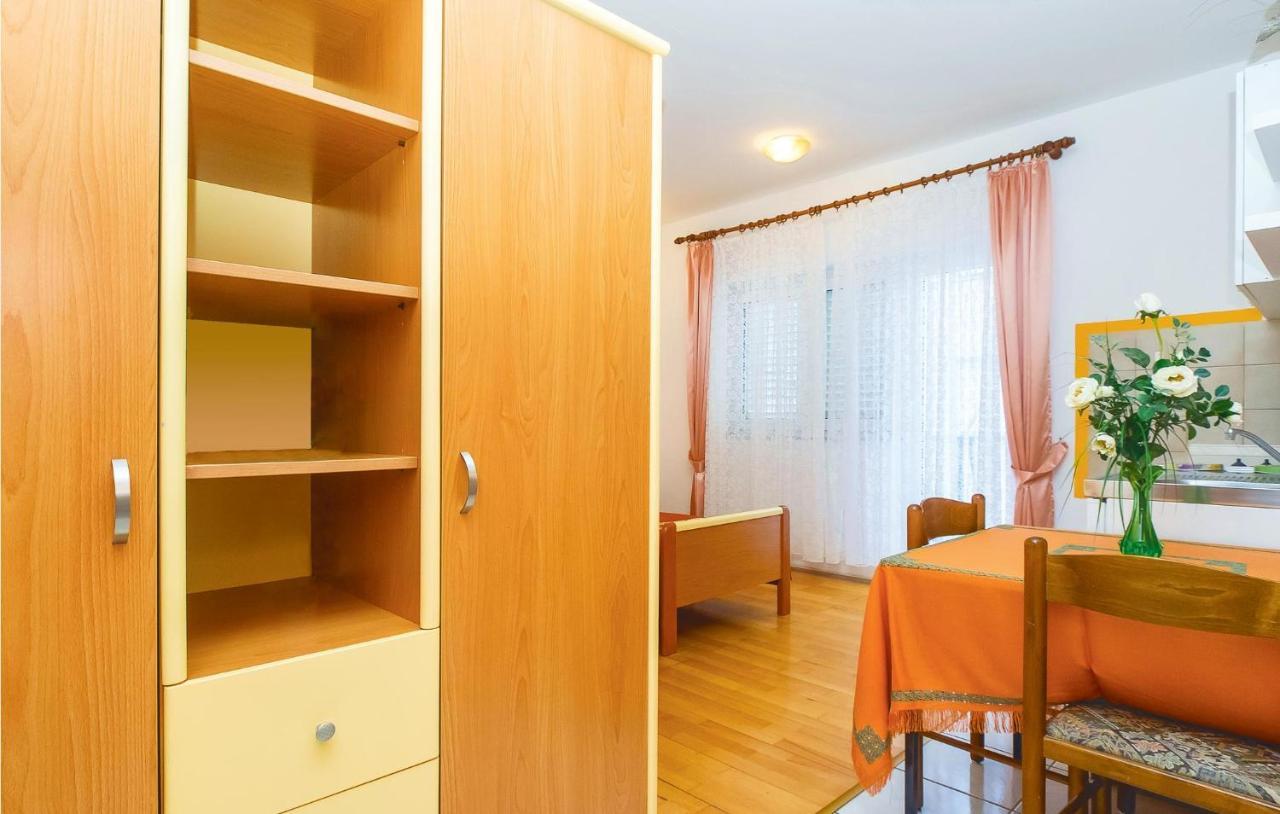 Lovely Apartment In Omis With Kitchenette Exterior foto